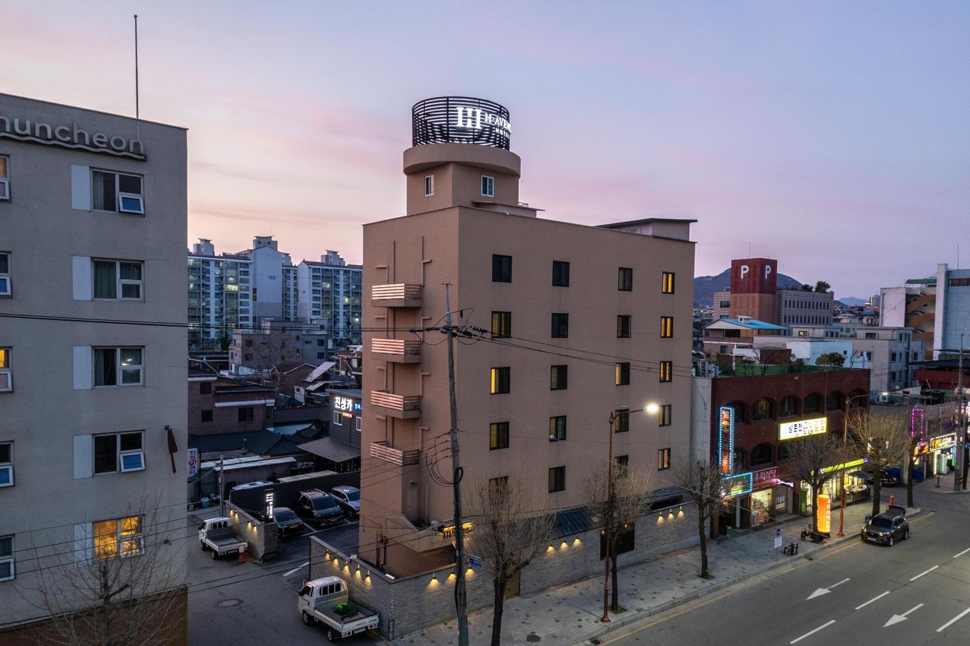 H Avenue Chuncheon Hotel Kültér fotó
