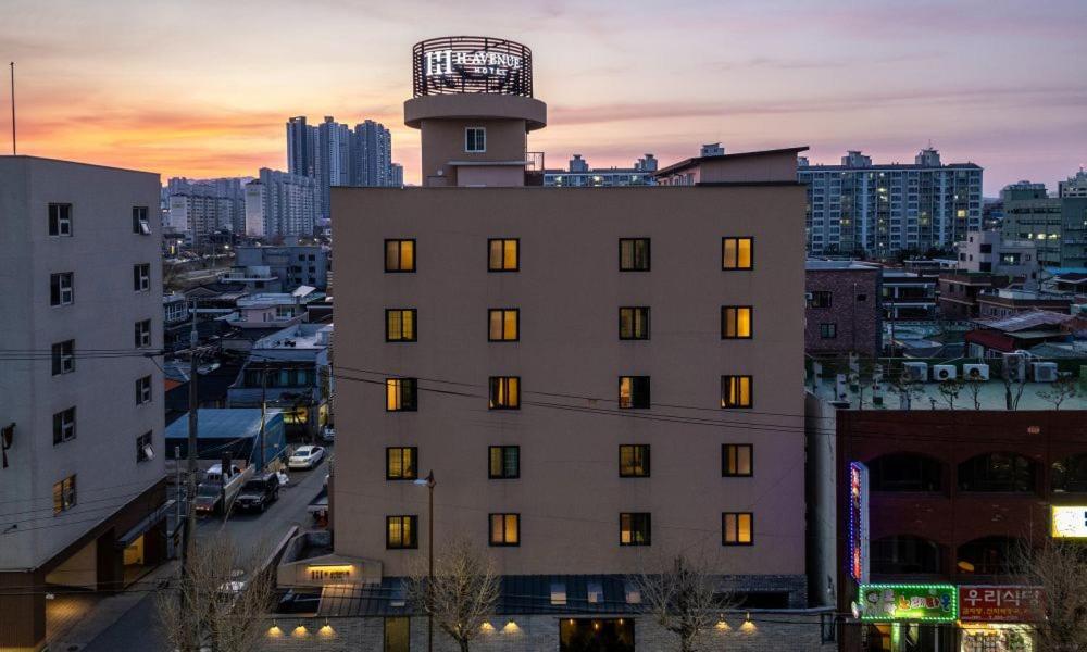H Avenue Chuncheon Hotel Kültér fotó
